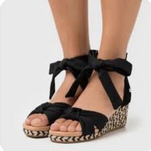 UGG Yarrow Wedge Sandals